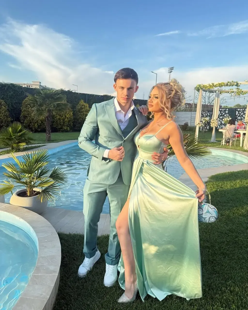 Elegant & Minimalist Ensembles