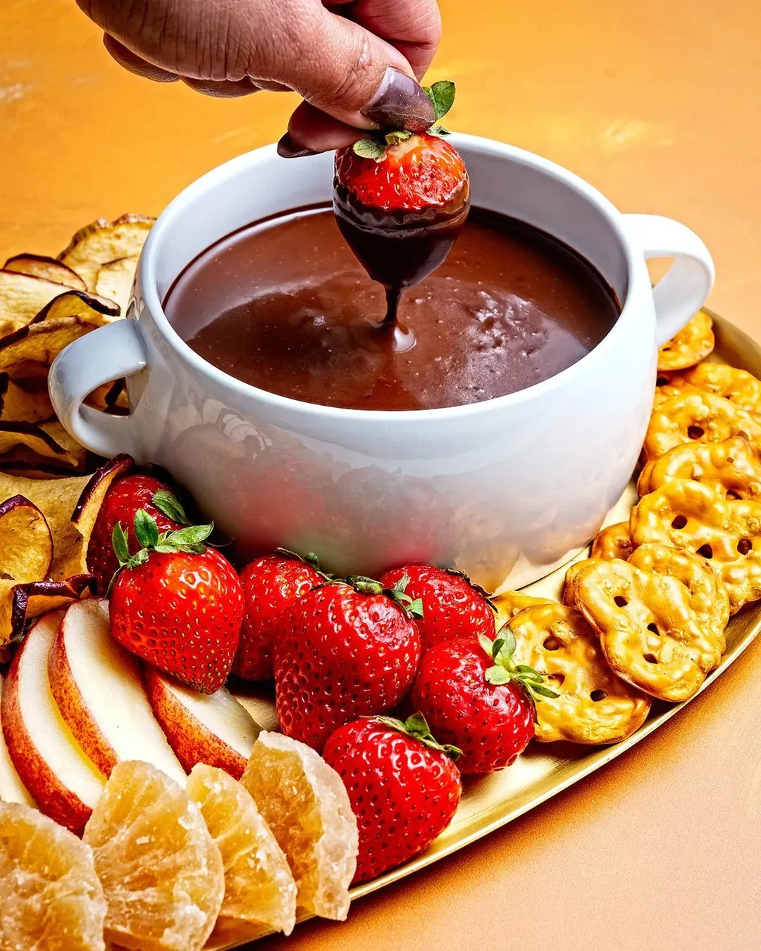 Chocolate fondue with fruit