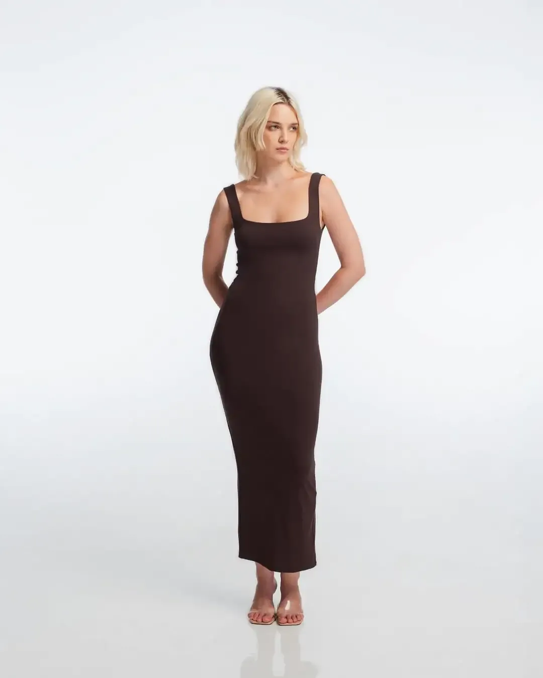 Square-neck fitted midi