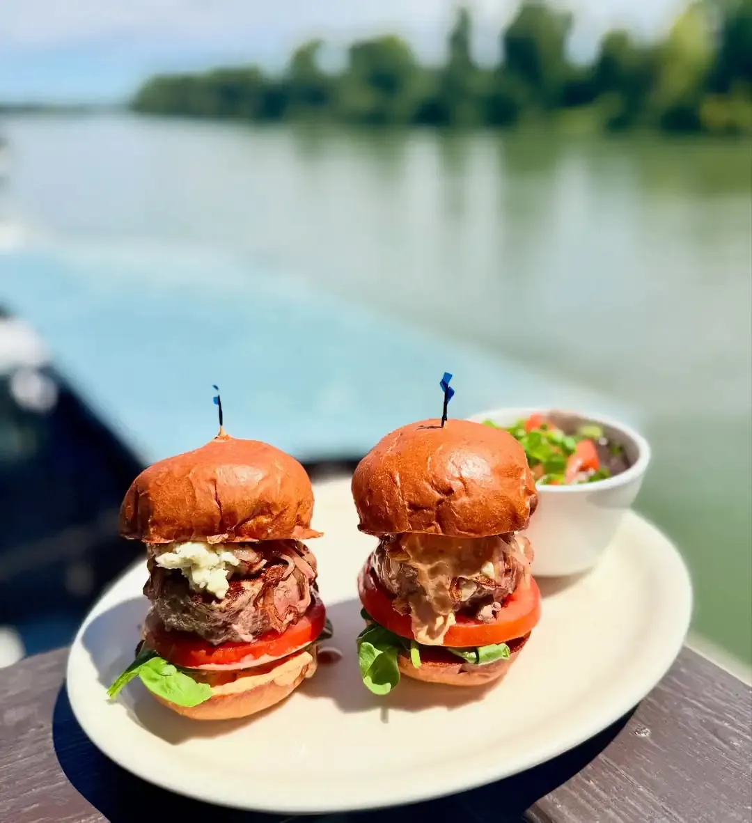 Mini sliders (beef, chicken, or veggie)