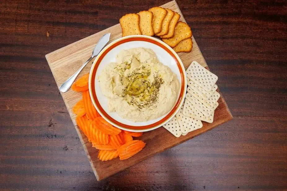 Whole Wheat Crackers with Hummus