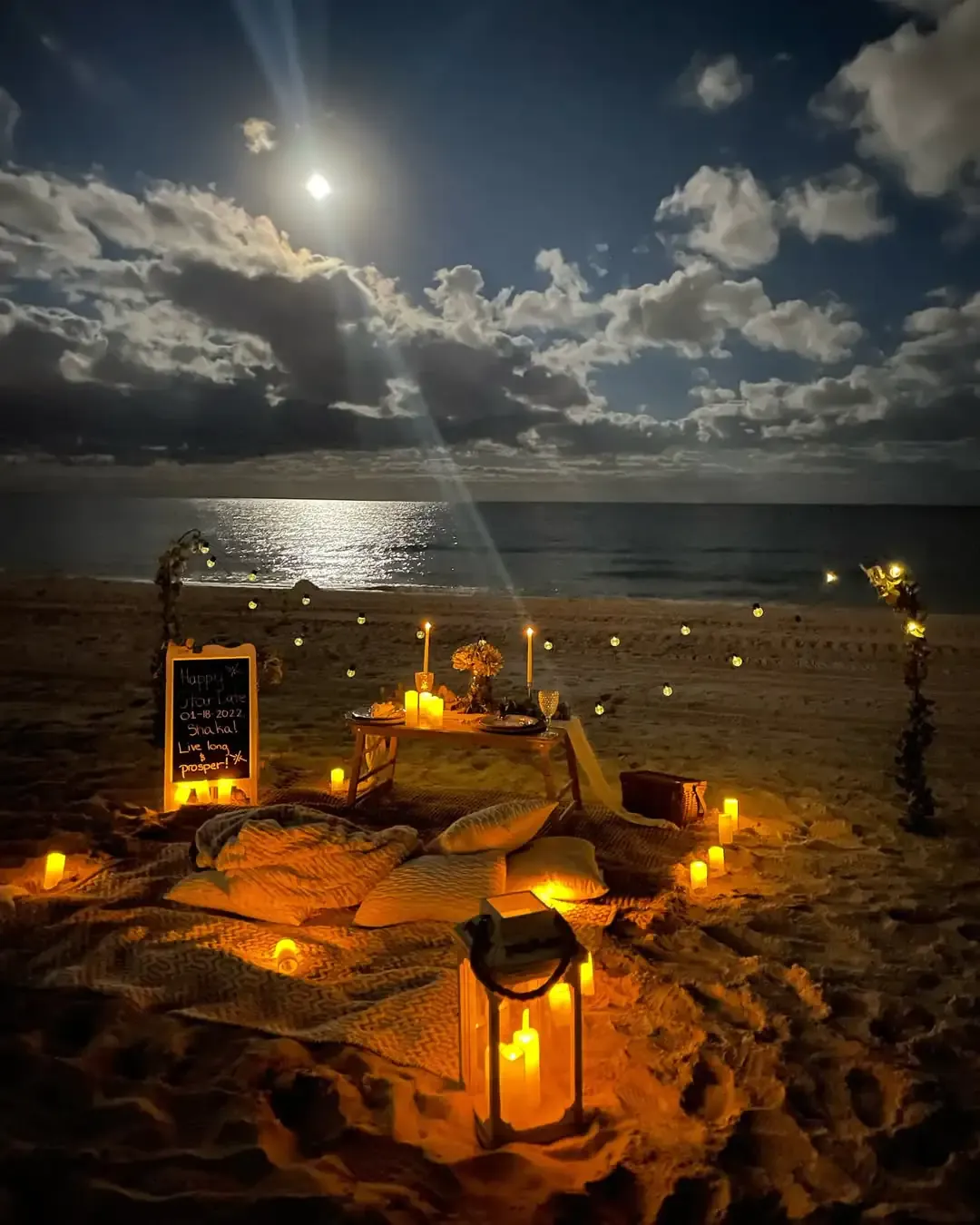 Picnic under fairy lights 🕯️