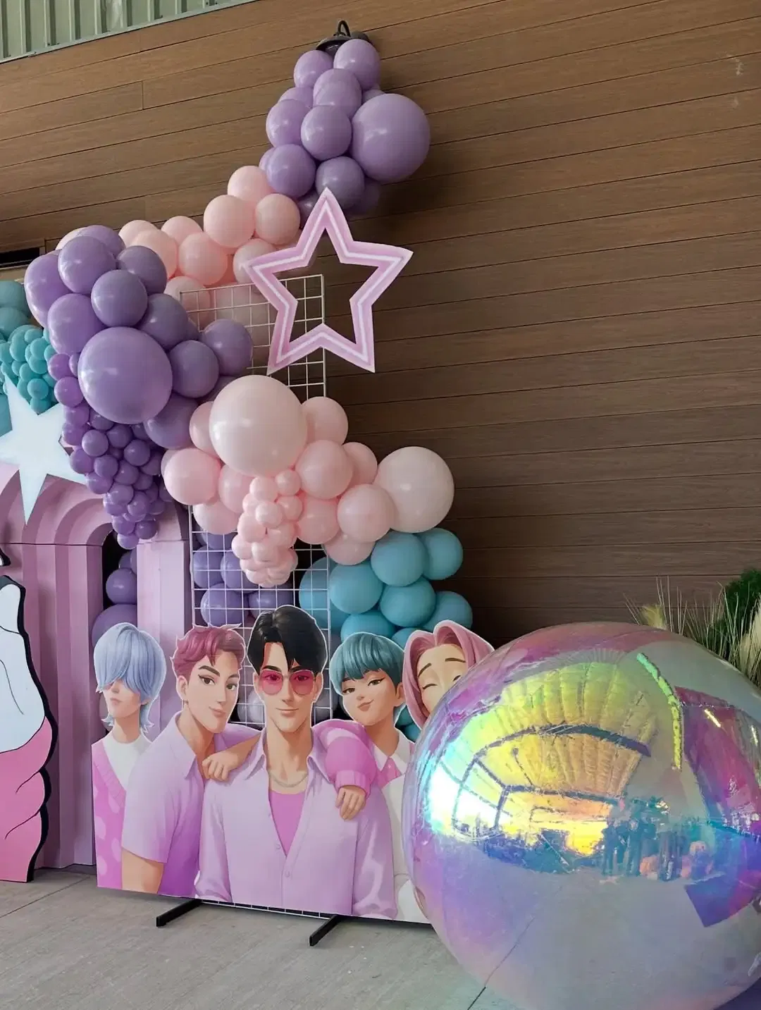 K-Pop Confetti Balloons