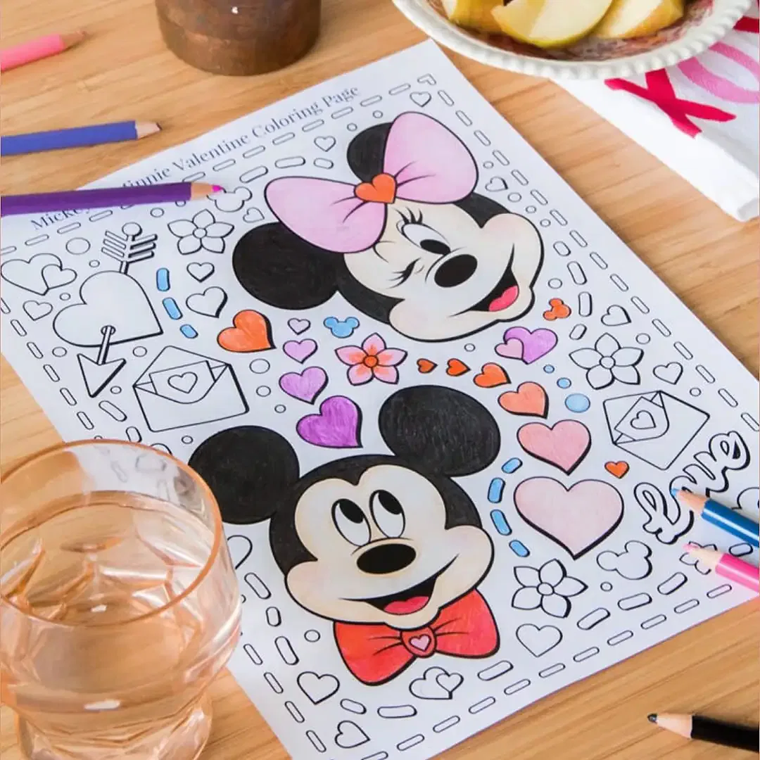 Minnie Coloring Station