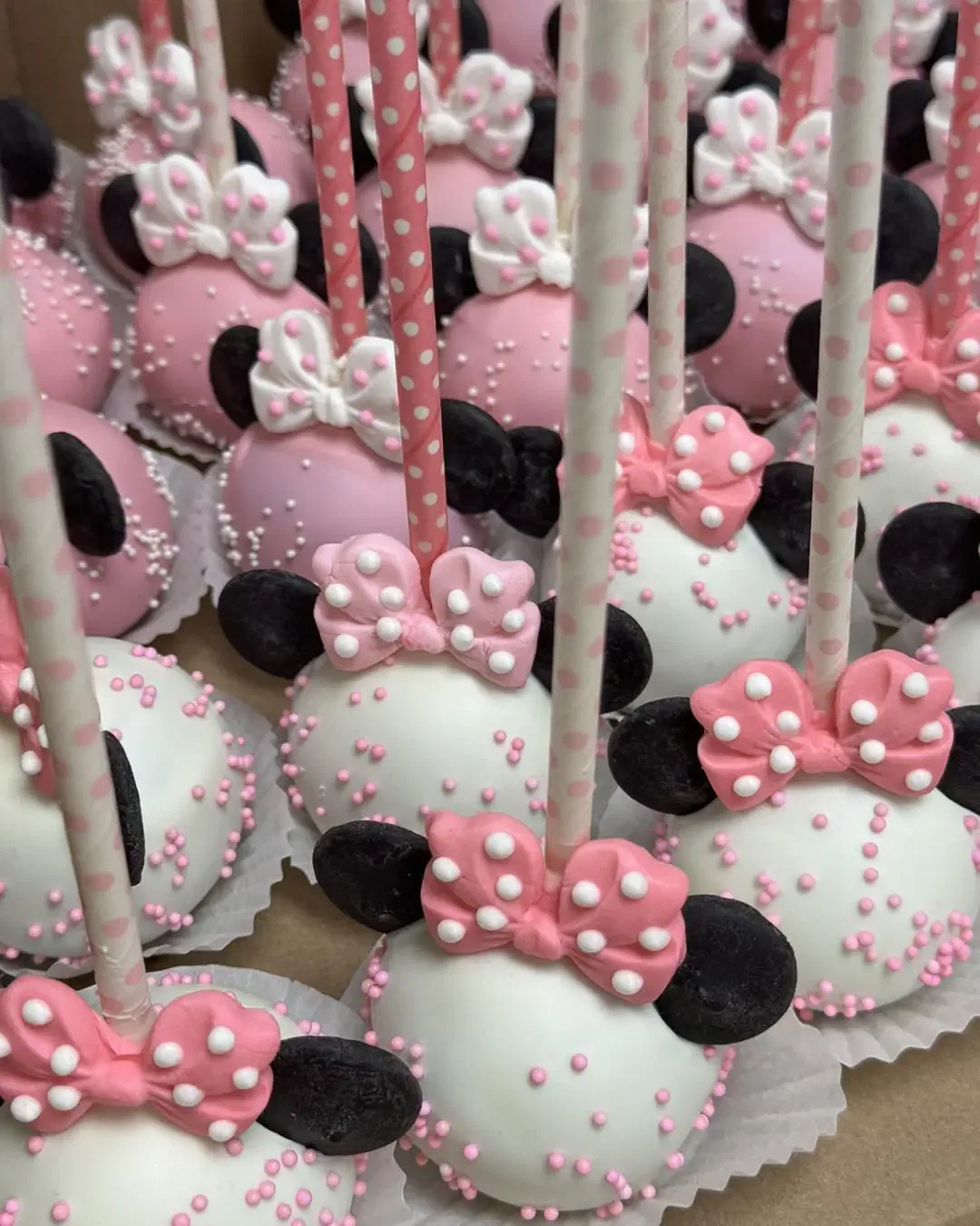 Minnie Mouse Cake Pops