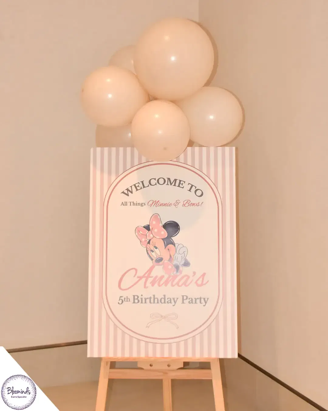 Minnie Mouse Welcome Sign