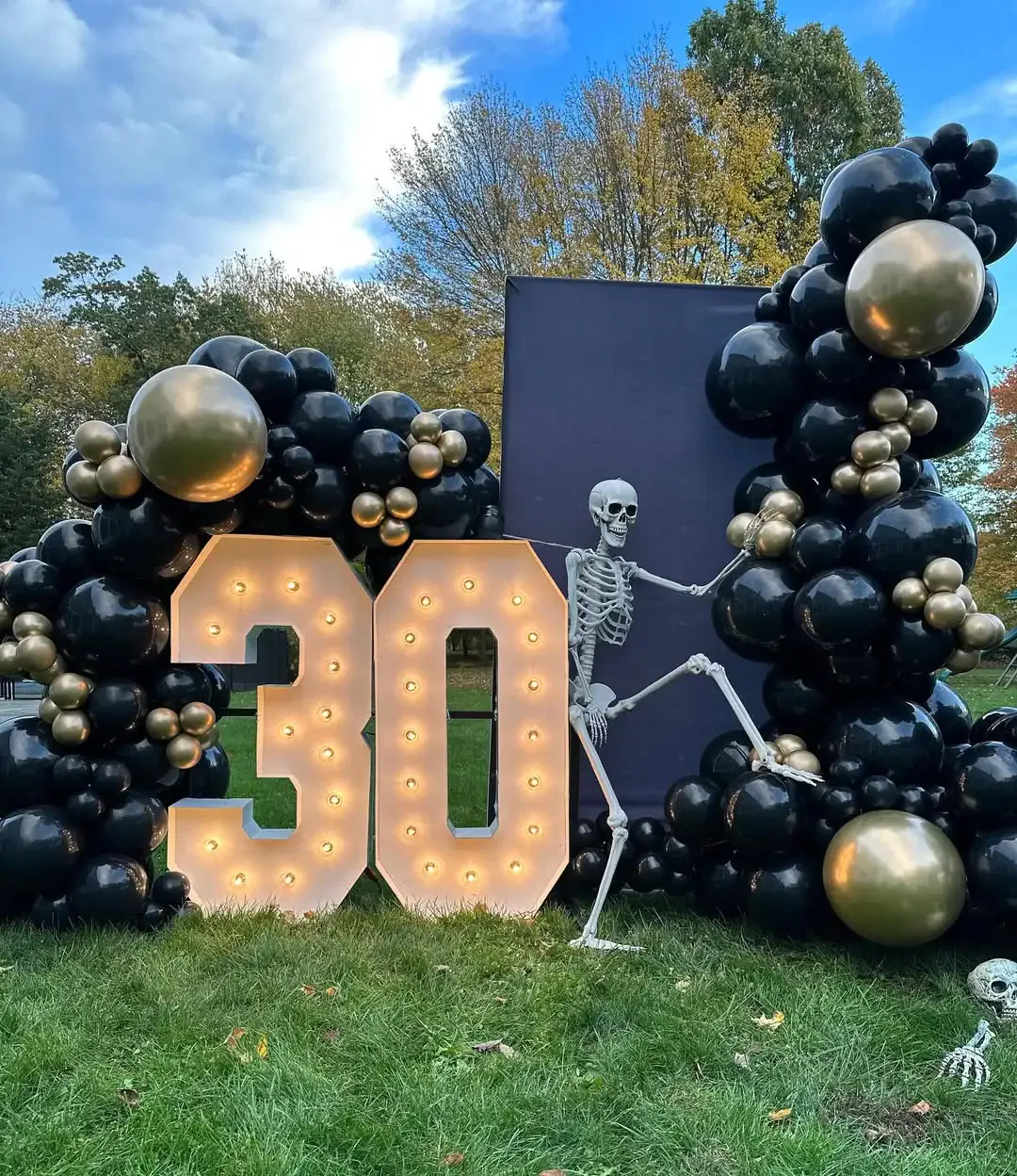 Skull and Crossbones Balloon